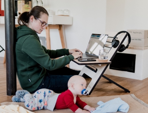 Πώς να δουλέψετε με επιτυχία από το σπίτι μαζί με τα παιδιά