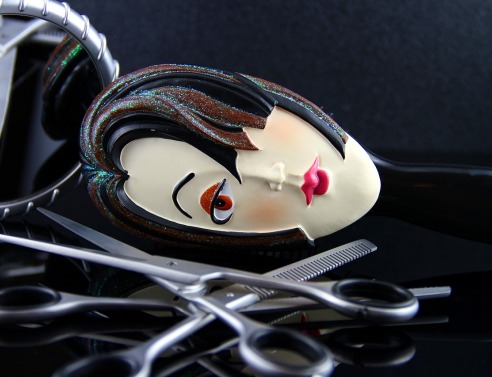 Τι να προσέξεις αν αποφασίσεις να κουρευτείς μόνη σου