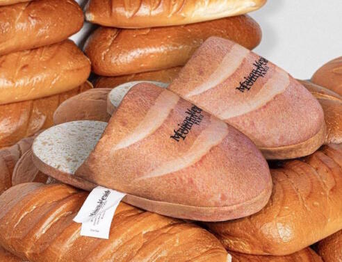 Οι παντόφλες-φωμάκια του ράπερ Tommy Cash για τον Margiela