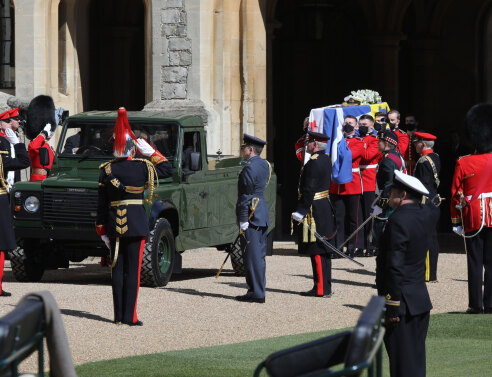 Πρίγκιπας Φίλιππος - Σε κλίμα συγκίνησης η κηδεία του στη Βρετανία