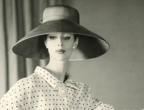 Βalenciaga: Επαναφέρει την υψηλή ραπτική μετά από 50 χρόνια