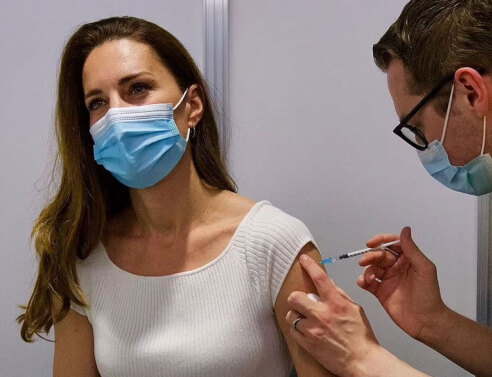 H Kate Middleton εμβολιάζεται με την πρώτη δόση από εμβόλιο για τον κορωνοϊό