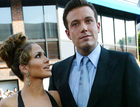 Μπεν Άφλεκ (Ben Affleck) και η Τζένιφερ Λόπεζ (Jennifer Lopez)  τον Ιούλιο του 2003