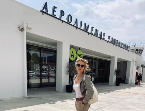 Η Εύα Χερτζίκοβα στη Σαντορίνη