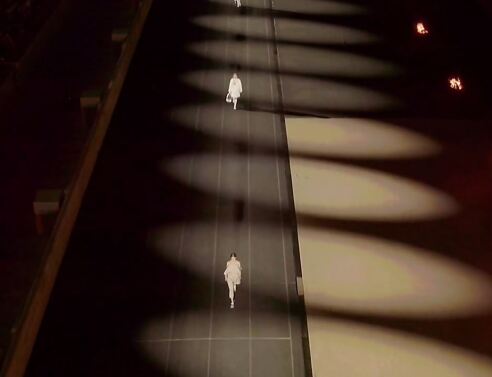 Στιγμιότυπο από την πασαρέλα στην επίδειξη του Dior