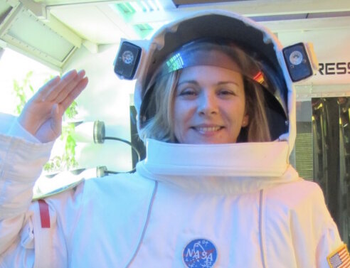 Η Κιμ Κατράλ πηγαίνει στο φεγγάρι