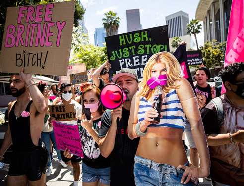  Εκατοντάδες διαδηλωτές συγκεντρώνονται κατά τη διάρκεια της διαμαρτυρίας #FREEBRITNEY, μπροστά από το δικαστήριο όπου η Μπρίτνεϊ Σπίαρς ζητά να απαλλαγεί από την κηδεμονία του πατέρα της 