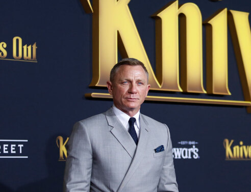 Ο Ντάνιελ Κρεγκ (Daniel Craig) στην πρεμιέρα της ταινίας «Knives Out» - Τα γυρίσματα του σίκουελ γίνονται στο Πόρτο Χέλι
