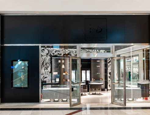 Το ανακαινισμένο i-D Fine Jewellery από τον ζωγράφο Γιώργο Τζινούδη στο Golden Hall