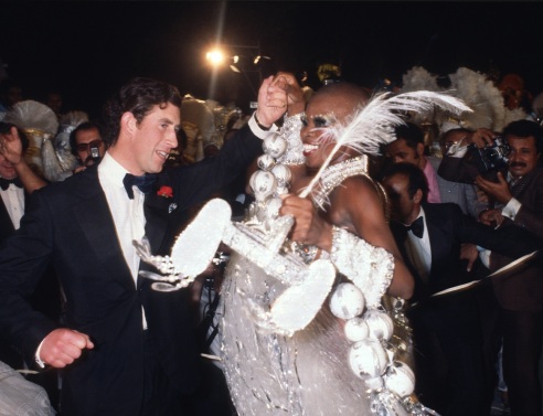 Ο πρίγκιπας Κάρολος χορεύει