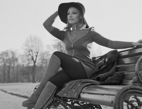 Η Raffaella Carra σε παγκάκι στο Λονδίνο, 17 Ιανουαρίου 1972