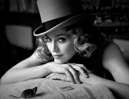 H Madonna σε ασπρόμαυρη φωτογραφία © YouTube