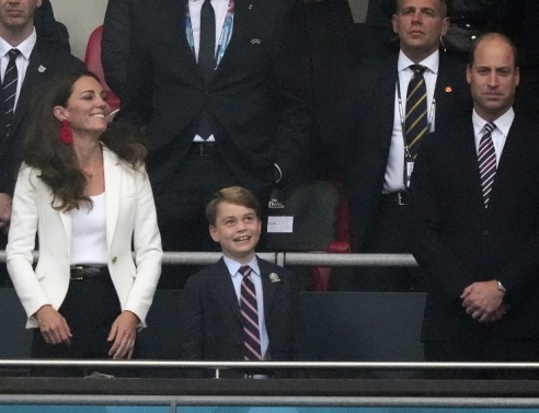 Ο πρίγκιπας Τζορτζ με τους γονείς του, Ουίλιαμ και Κέιτ Μίντλετον 