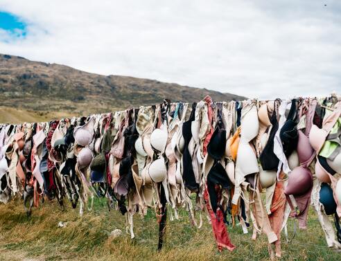 Ο κορωνοϊός σκότωσε το σουτιέν. Γιούπι!