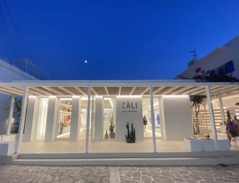 Η Zali στην Αντίπαρο αγαπά τους σχεδιαστές