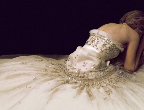 Η Κρίστεν Στιούαρτ στην αφίσα της ταινίας «Σπένσερ»