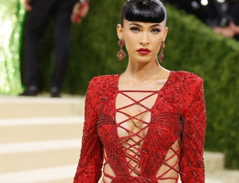 Η Megan Fox στο Met Gala 2021.