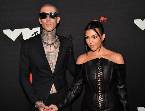 Αρραβωνιάστηκε η Κόρτνεϊ Καρντάσιαν- Το εντυπωσιάκο μονόπετρο και το παραμυθένιο σκηνικό