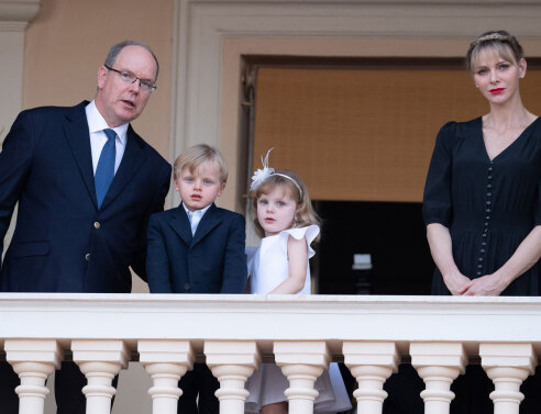 Ο πρίγκιπας Αλβέρτος, η πριγκίπισσα Σαρλίν και τα παιδιά τους στην ετήσια εκδήλωση εορτασμού του Αγ. Ιωάννη, στο Μονακό (23 Ιουνίου, 2020)