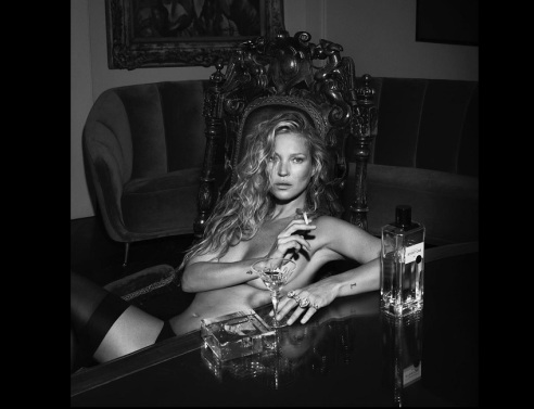 Η Κέιτ Μος για το περιοδικό Self Service 