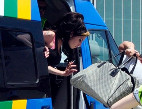 Η Amy Winehouse στο αεροδρόμιο Ataturk, Κωνσταντινούπολη, Τουρκία, 22 Ιουνίου 2011