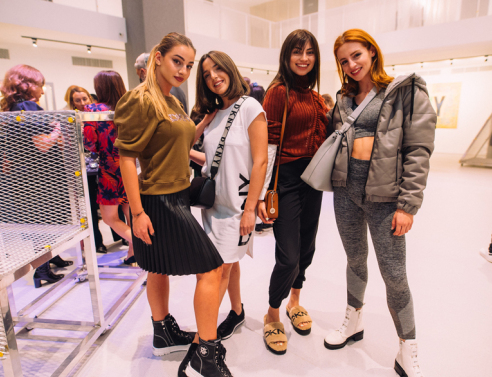 DKNY: Φαντασμαγορικό fashion event