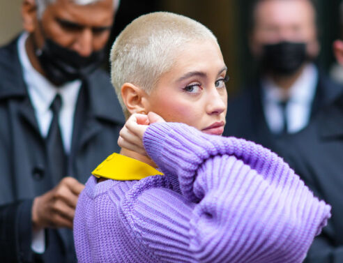 Η ηθοποιός και μοντέλο Άιρις Λο (Iris Law), κόρη του ηθοποιού Τζουντ Λο, είναι το it girl της γενιάς της, της Gen Z. 