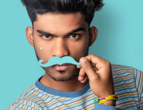 Τα 7 βήματα για να έχει ένας άνδρας το τέλειο μουστάκι.