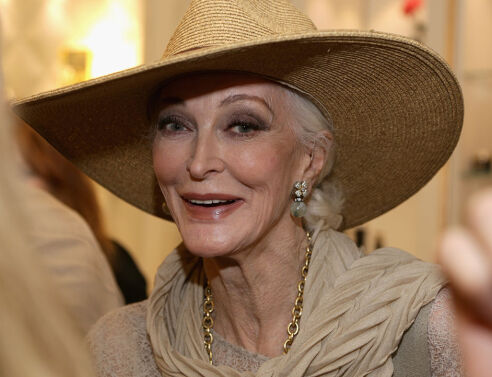 Μερικά fashion tips για γυναίκες άνω των 60 ετών, προκειμένου να δείχνουν και να νιώθουν στιλάτες.