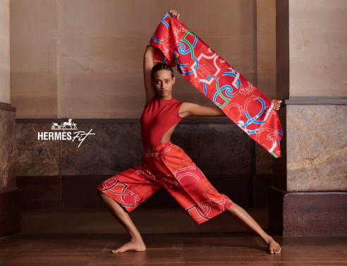 Γιόγκα με αξεσουάρ του Οίκου Hermes 