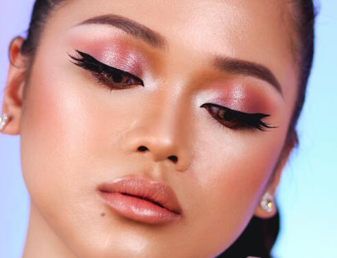 Συμβουλές για το μακιγιάζ των ματιών και των χειλιών, τα νύχια και τα μαλλιά των Χριστουγέννων.