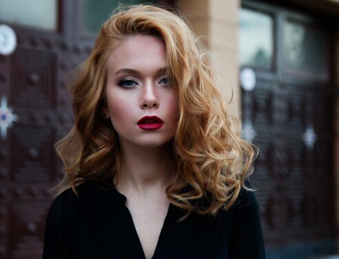 Συμβουλές ομορφιές: Το δαφνέλαιο, ως καλλυντικό για το δέρμα, ως φάρμακο για την τριχόπτωση των μαλλιών και για τους μυικούς πόνους.