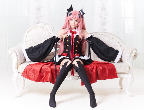 E-girl: Μια υποκουλτούρα που ζει στο διαδίκτυο και το TikTok. Τα χαρακτηριστικά και η αισθητική τους πρόταση.