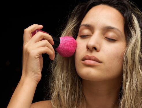 Συμβουλές ομορφιάς: 5 συνήθειες που πρέπει να τηρήσουμε στη ρουτίνα ομορφιάς μας για ένα υγιές, νεανικό και λαμπερό δέρμα.