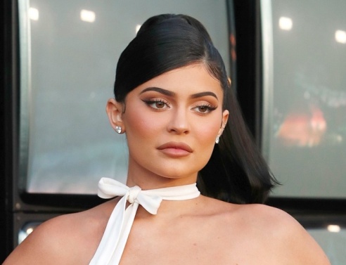 H Kylie Jenner γίνεται η βασίλισσα του Instagram! 