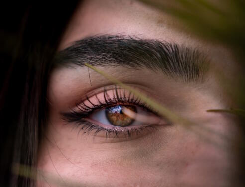 Τα τρία χρώματα σκιάς που ταιριάζουν απόλυτα με τα καστανά μάτια και δίνουν ένταση στο βλέμμα.