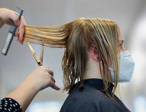 Ξανθιστική τεχνική σε κομμωτήριο
