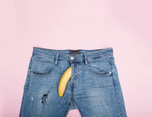 Είναι πολλές πλέον οι τηλεοπτικές σειρές που δείχνουν full ανδρικό γυμνό και πέη. Τι συνέβη ξαφνικά και ξεπεράστηκε το ταμπού;