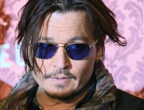 Τζόνι Ντεπ: Μερικοί λόγοι που ο Johnny Depp άρεσε και εξακολουθεί να αρέσει στα κορίτσια, παρότι προβληματικός και αντιστάρ.