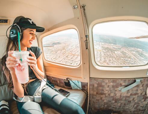 Συμβουλές ομορφιάς: Πώς να φροντίσουμε το δέρμα μας πριν, κατά τη διάρκεια και μετά από ένα αεροπορικό ταξίδι.