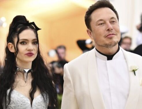 Grimes: Η πρώην του Έλον Μασκ είναι με την Τσέλσι Μάνινγκ;