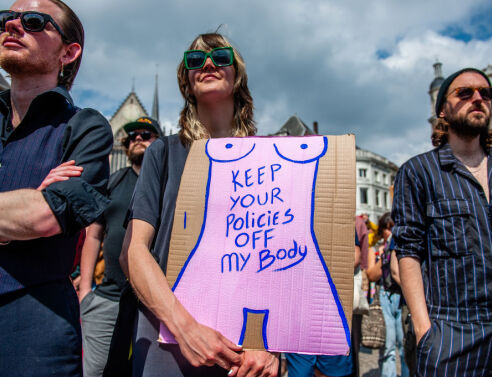 Η Gucci, η Levi’s και πολλές ακόμα επιχειρήσεις αντιδρούν στο ενδεχόμενο κατάργησης του νόμου Roe v. Wade στις ΗΠΑ που αφορά το δικαίωμα στην άμβλωση.