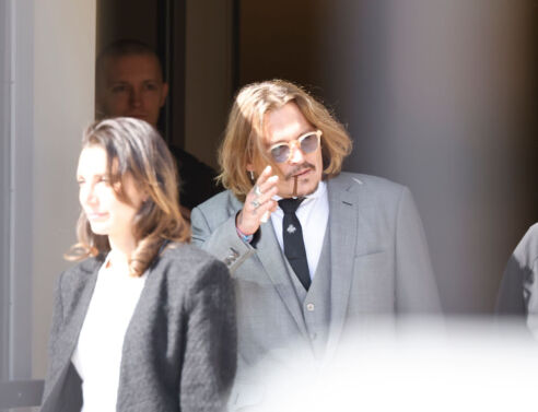Johnny Depp και Camille Vasquez: Υπάρχει έρωτας ανάμεσα στον ηθοποιό και τη δικηγόρο που τον εκπροσωπεί στη δίκη με την Άμπερ Χερντ;