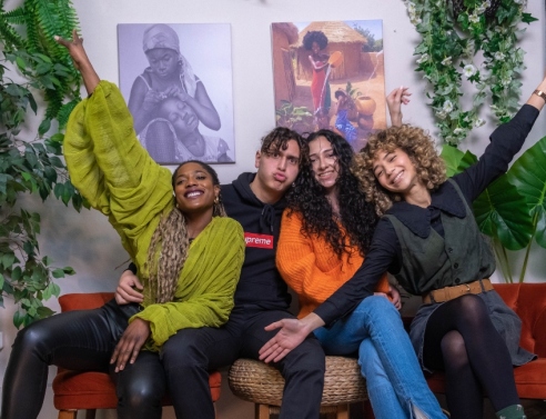 Η παρέα του Hair Dresser Stylish (Ειρήνη, Σοφία, Μαρουά Ελ Ανταγουί, Τζένη, Nassause)