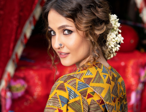 Η Elli AvrRam στο Bollywood