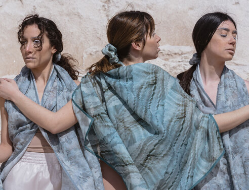 Μοντέλα με δημιουργίες m.k.e textiles