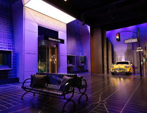 Η έκθεση «Vision & Virtuosity» για την ιστορία του οίκου κοσμημάτων Tiffany &Co στο Saatchi Gallery του Λονδίνου.