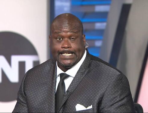 Large o Σακίλ, βγήκε ραντεβού και κέρασε όλο το μαγαζί!