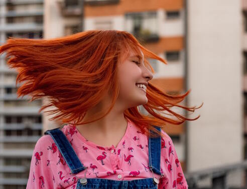 Blorange: Αυτό είναι το πιο τρέντι χρώμα μαλλιών για το καλοκαίρι του 2022.