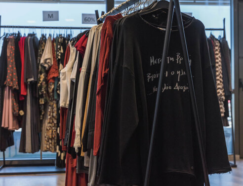 Κρεμάστρες με ρούχα, παπούτσια, αξεσουάρ